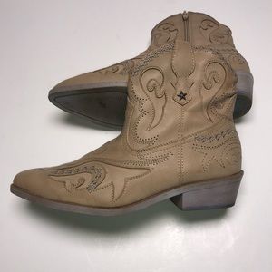 Coastal Cowgirl Boots | Size 8